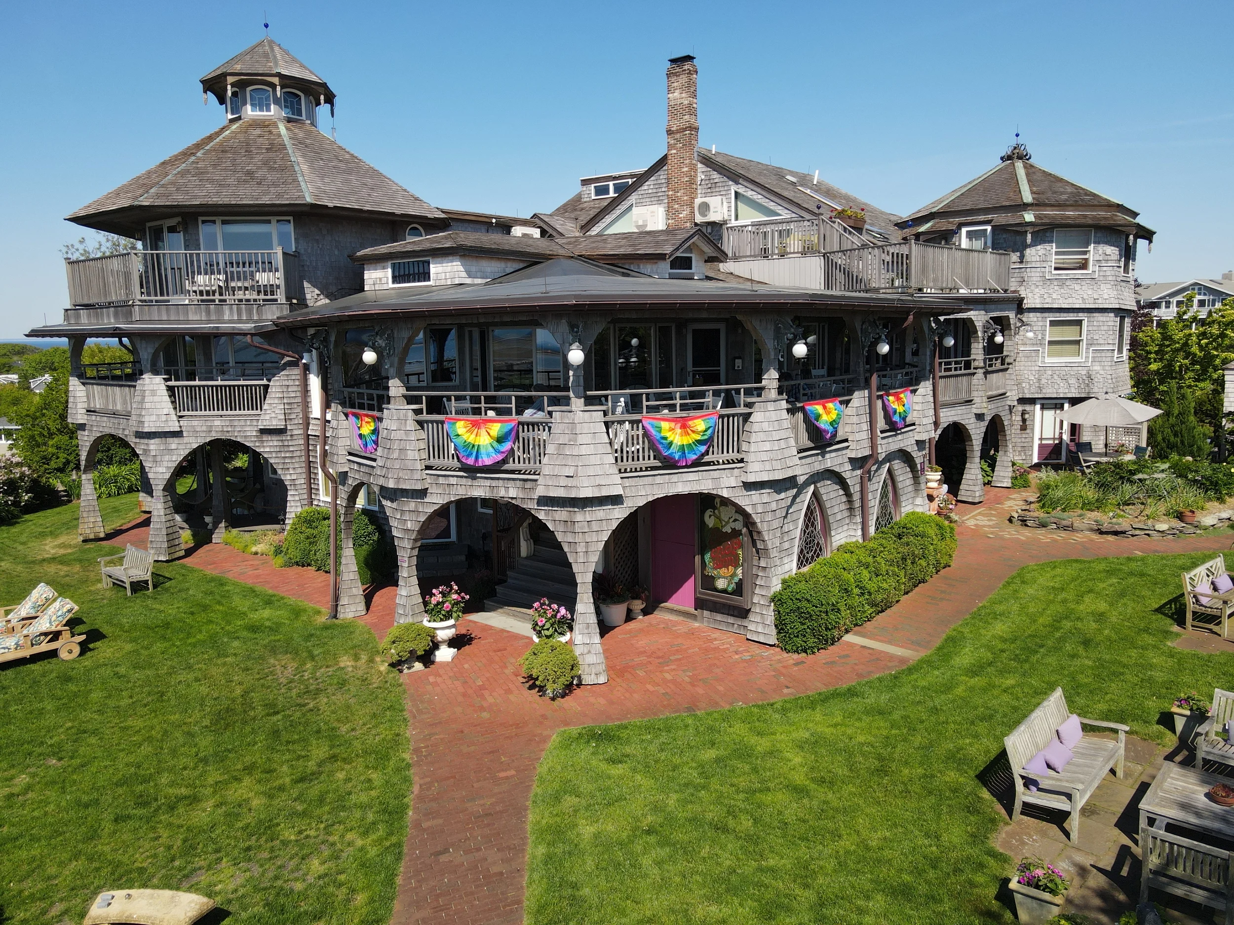 Lands End Inn